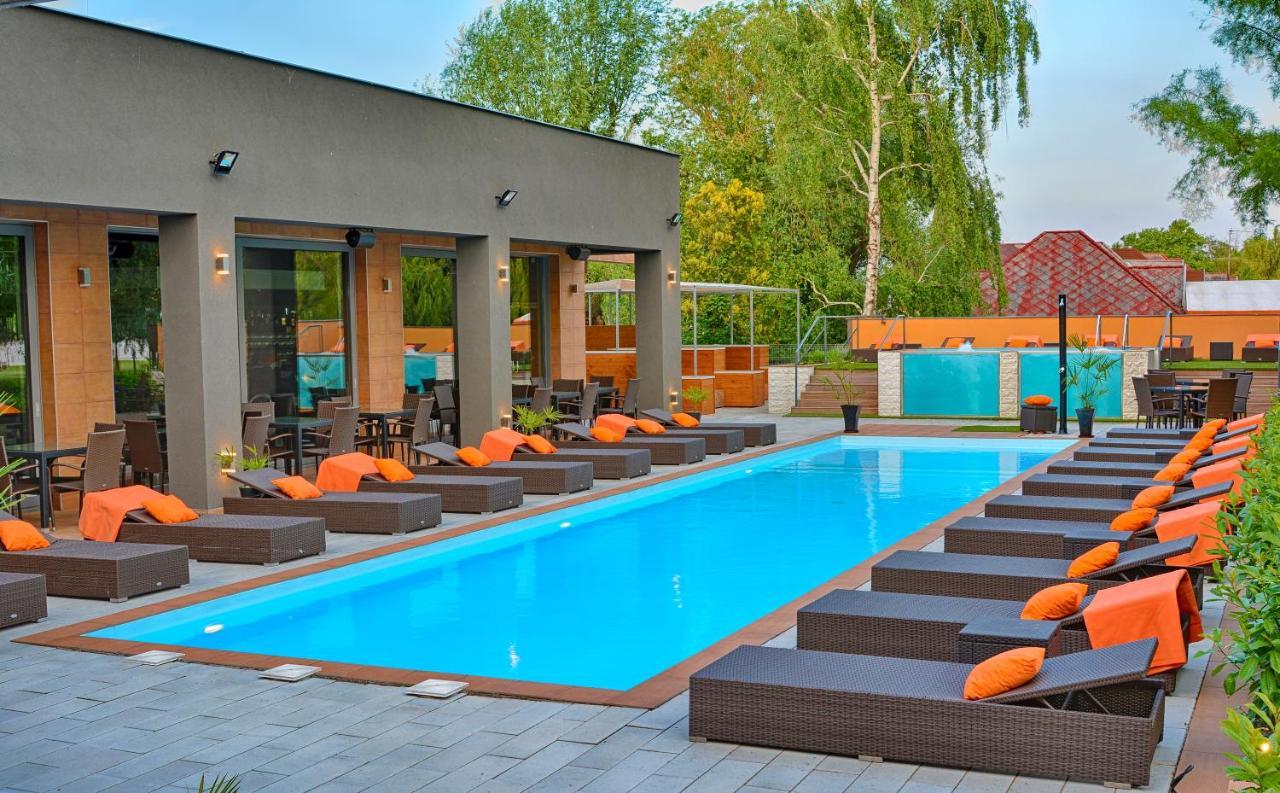 Player'S Pool&Rooms วอนยาร์ควาเชกี ภายนอก รูปภาพ