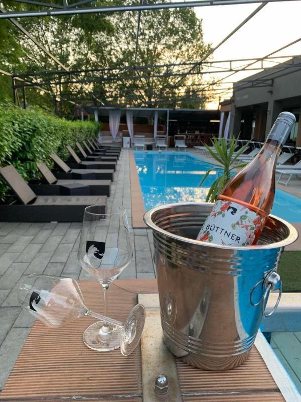 Player'S Pool&Rooms วอนยาร์ควาเชกี ภายนอก รูปภาพ